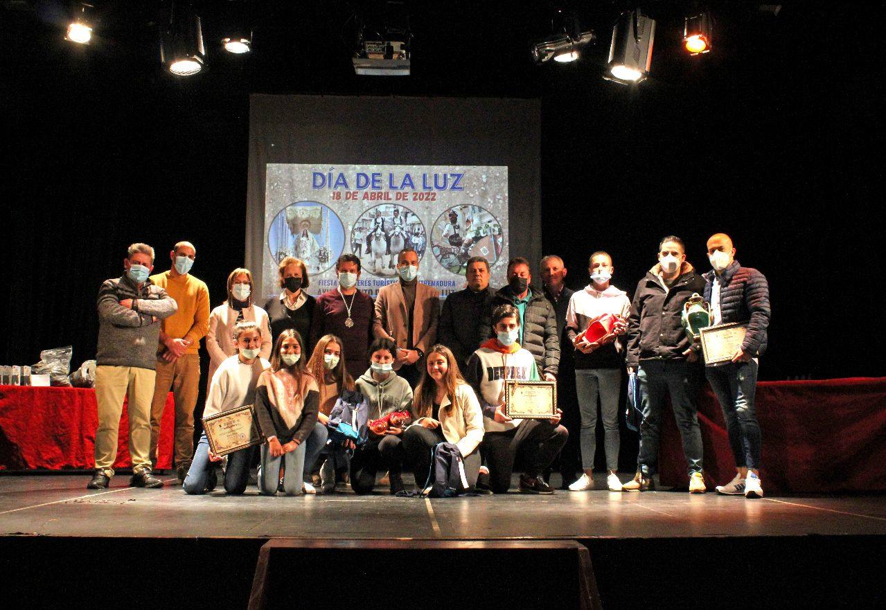 Imagen principal - Entrega de premios a las carrozas. 