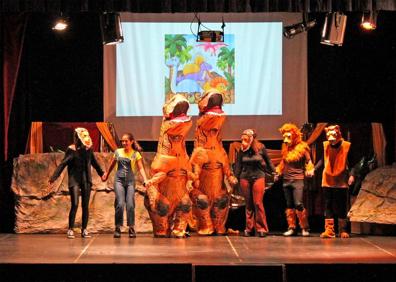 Imagen secundaria 1 - La Gala Solidaria 'Musical de cuento' recauda 805,80 euros para Ucrania