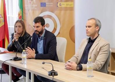 Imagen secundaria 1 - El Circular FAB de Arroyo de la Luz acogió la III jornada del Proyecto ISLA