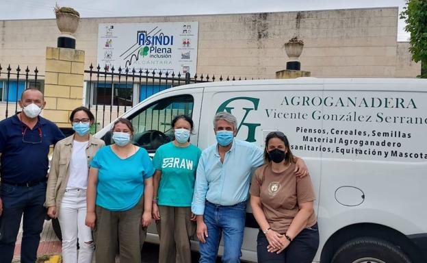 Imagen principal - Entrega de las legumbres restantes. 