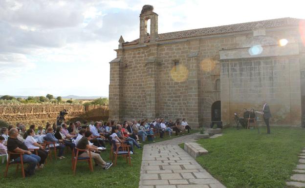 Imagen principal - Arroyo de la Luz entrega los Premios Candil de la Dehesa 2022