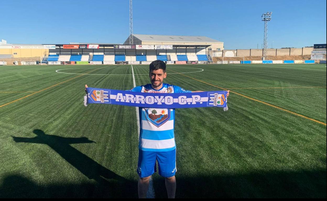 Manuel Asencio, 'Tano', con los colores del Arroyo CP. 