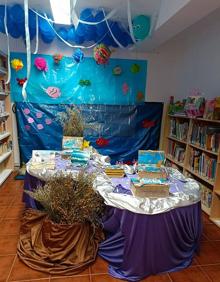 Imagen secundaria 2 - Exposición libros con agua y taller sobre los océano