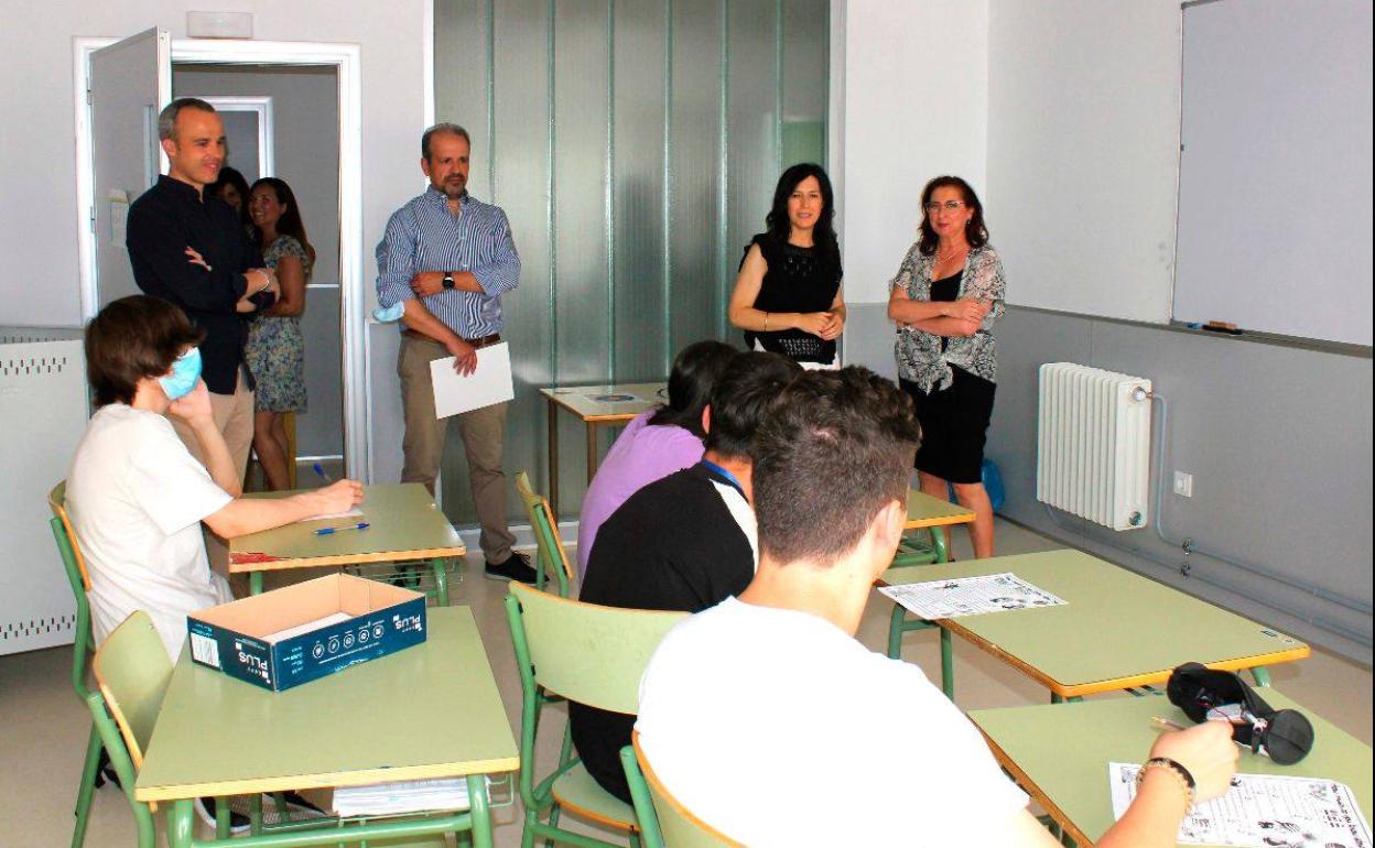 Visita a una de las clases del instituto. 