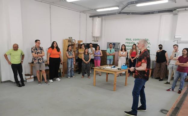 Imagen principal - El equipo de ConectadAs se forma en competencias tecnológicas en el Circular FAB de Arroyo de la Luz