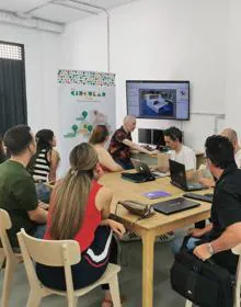 Imagen secundaria 2 - El equipo de ConectadAs se forma en competencias tecnológicas en el Circular FAB de Arroyo de la Luz