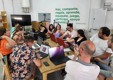 Imagen secundaria 1 - El equipo de ConectadAs se forma en competencias tecnológicas en el Circular FAB de Arroyo de la Luz