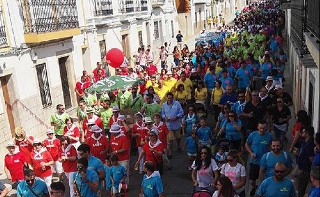 Desfile de peñas del pasado 2019. 