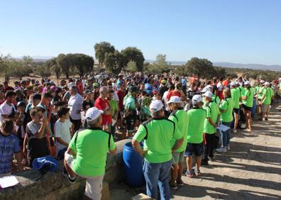 Imagen secundaria 1 - Más de 400 ciclistas participaron en la XX Marcha Mountain Bike de Arroyo de la Luz