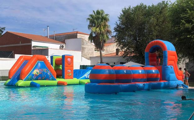 Imagen principal - Los arroyanos se despiden de la temporada de baños