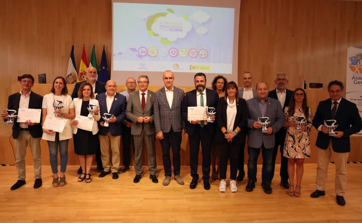 Foto de familia tras la entrega de premios. 