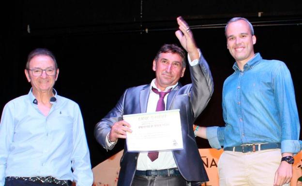 Imagen principal - Entrega del primer premio. 