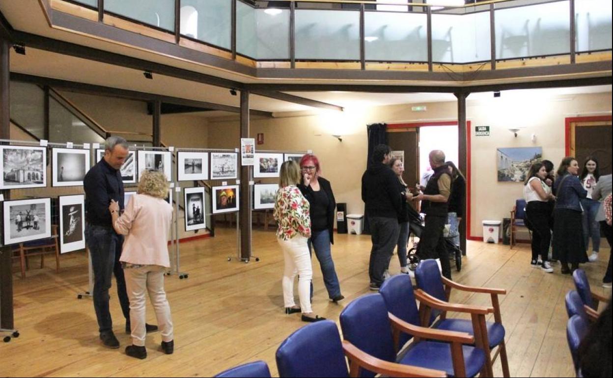 Inaugurada la exposición con las obras finalistas de los Concursos Internacionales de Fotografía y Pintura