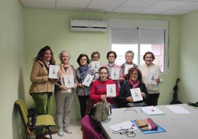 Imagen secundaria 1 - El Plan de Fomento de la Lectura de Extremadura presta al Club de Lectura Fácil arroyano una adaptación de &#039;El Principito&#039;