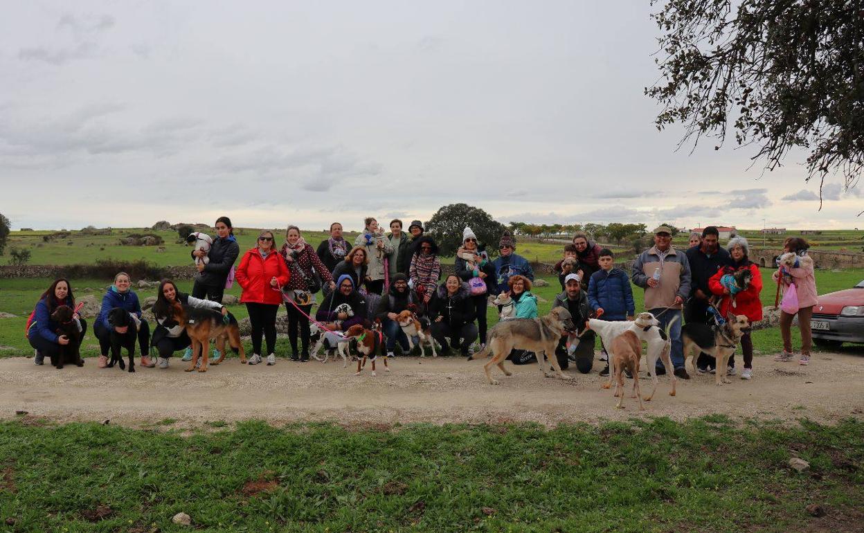 25 arroyanos salieron de ruta con sus mascotas