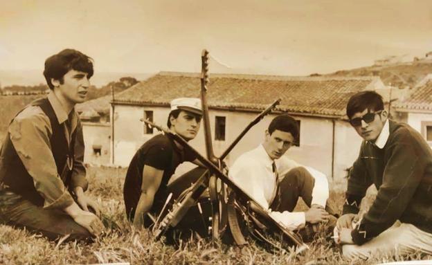 Imagen principal - Los Moscas. 