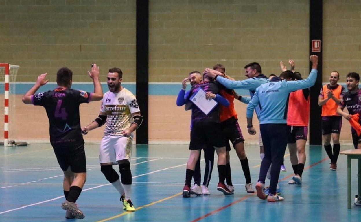 El club arroyano celebrando la última victoria. 
