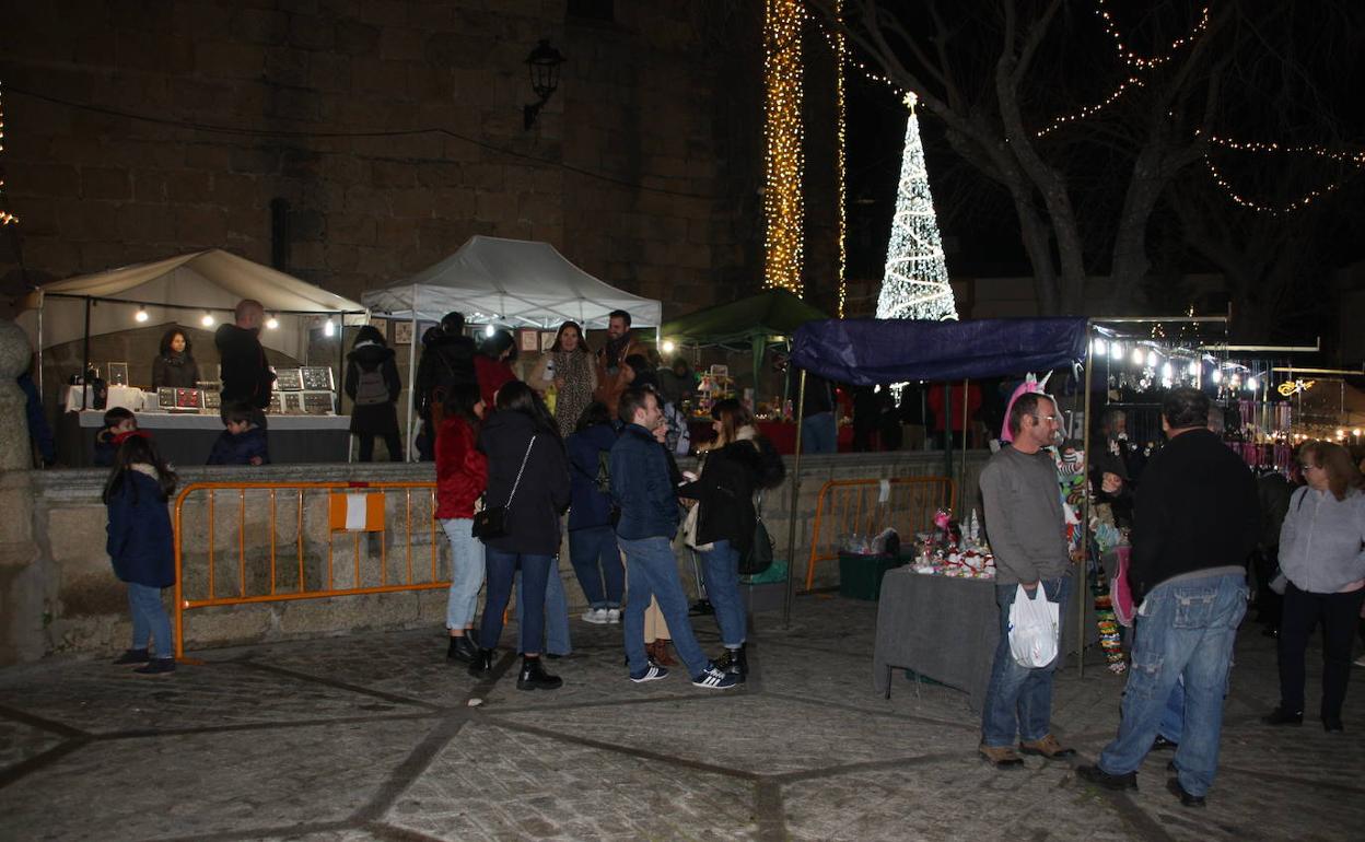 Imagen de archivo de un mercado navideño de Arroyo de la Luz. 