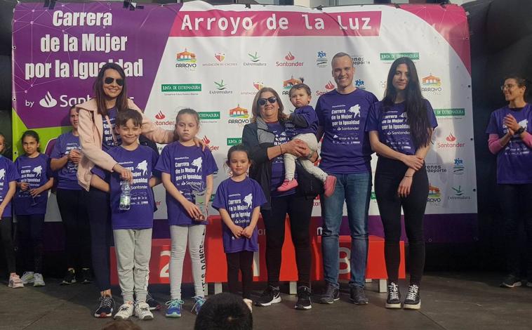 Imagen principal - Entrega del premio a la Familia más Participativa. A. I. P.