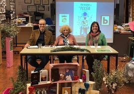 En el centro Carmen Salomón, junto a Carlos Caro, alcalde arroyano, y la concejala Mercedes Pérez.