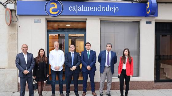 Cajalmendralejo inaugura una nueva sucursal en Arroyo de la Luz