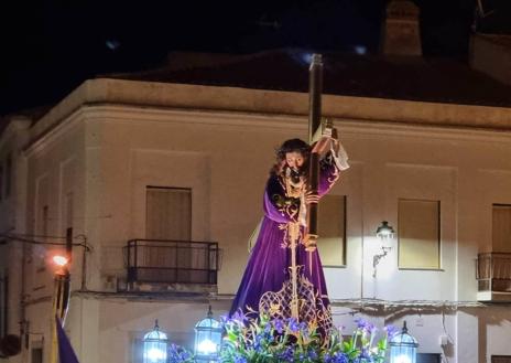 Imagen secundaria 1 - Arroyo vivió con emoción el Jueves Santo