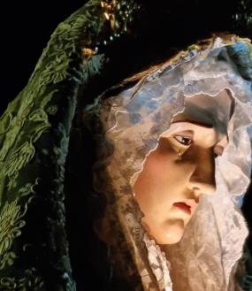 Imagen secundaria 1 - Procesión de La Soledad.