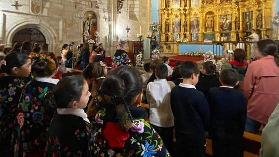 El colegio Ntra. Sra. de los Dolores celebra la Eucaristía a la Virgen de la Luz