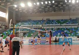 El Extremadura Arroyo en una acción defensiva.