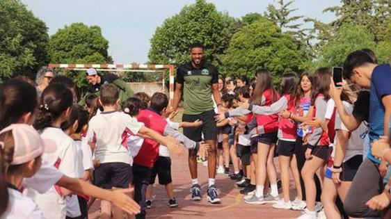 Los alumnos del colegio Ntra. Sra. de los Dolores disfrutaron de una mañana de baloncesto