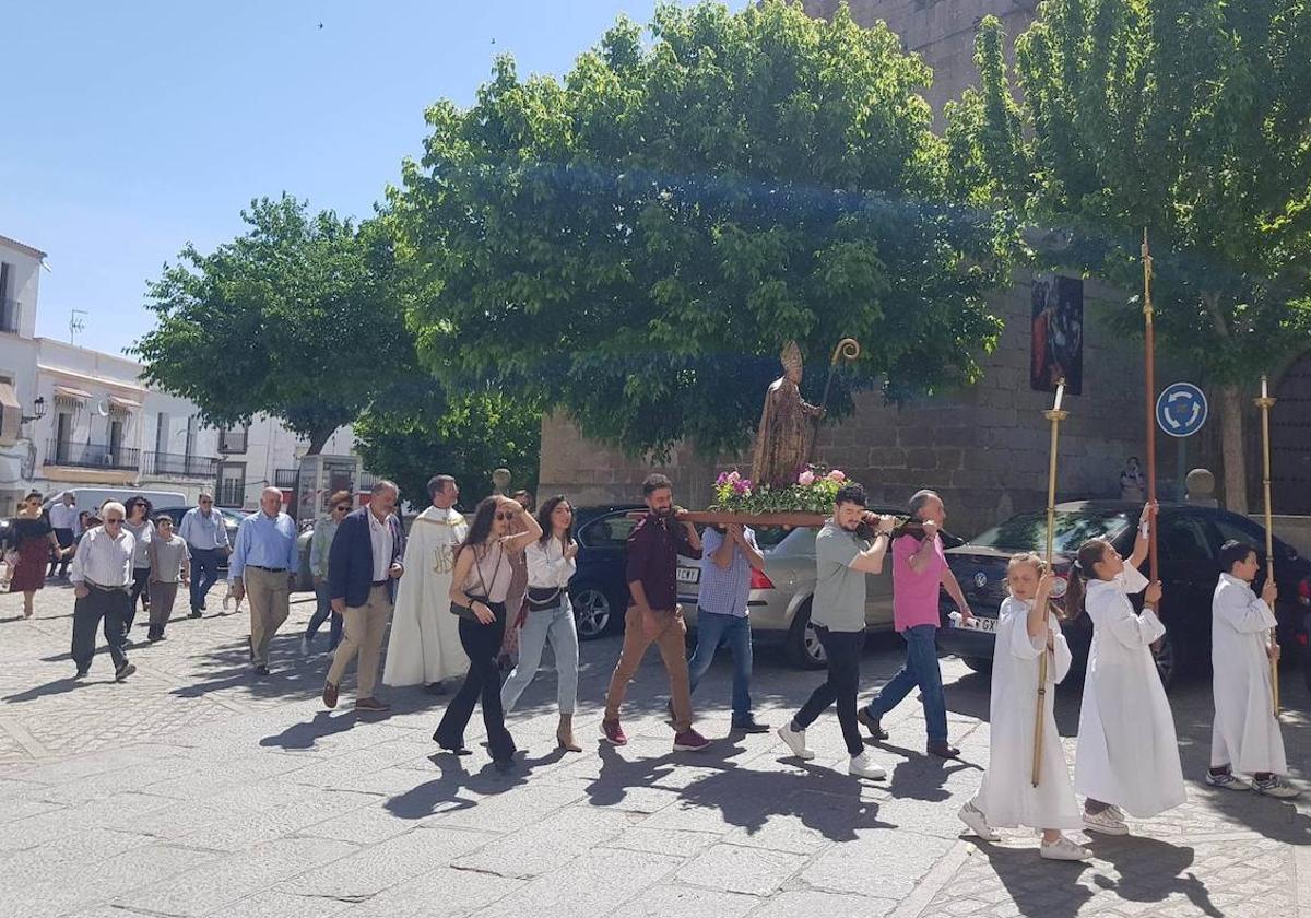 San Gregorio, patrón de los arroyanos, procesiona por las calles de la localidad