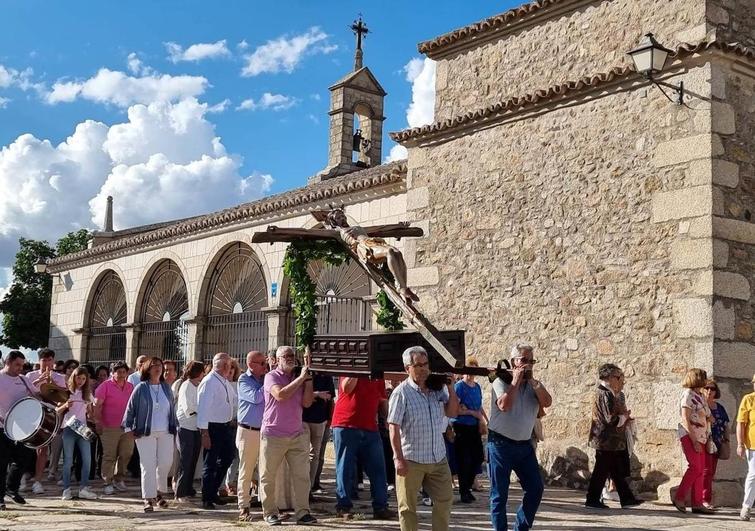 Arroyo de la Luz volvió a acompañar al Cristo de la Expiración en su procesión