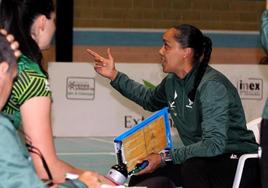 Flavia Lima renueva con el Extremadura Arroyo y anuncia un cambio «radical» de la plantilla