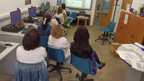 El NCC de Arroyo de la Luz organiza varias sesiones para celebrar el Día de Internet