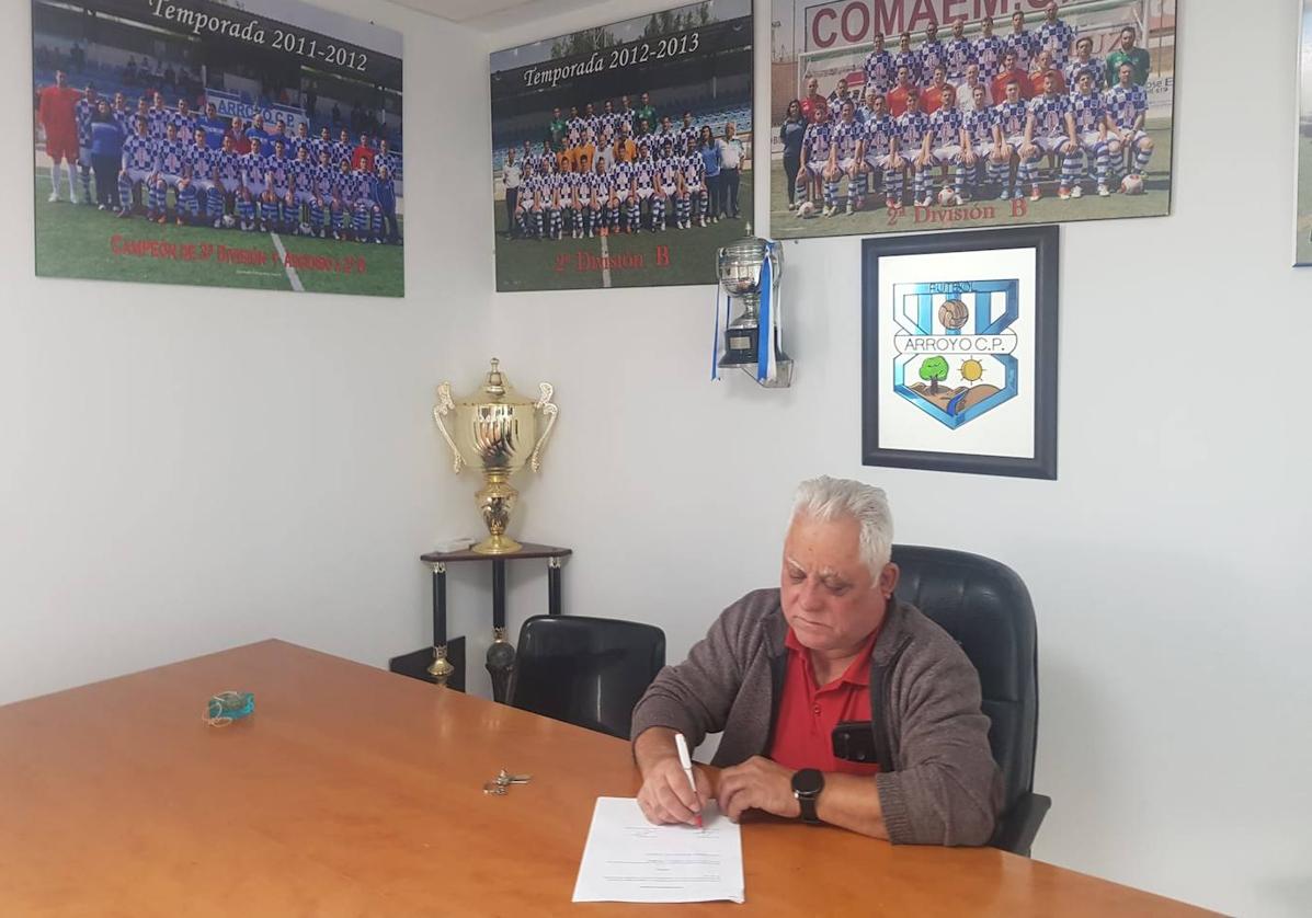 Pajares en la oficina del Arroyo CP.