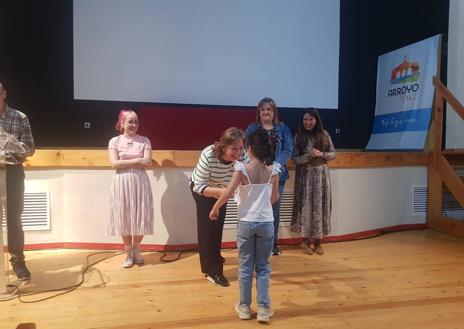 Imagen secundaria 1 - 51 niños reciben su diploma por finalizar el curso del Centro Local de Idiomas