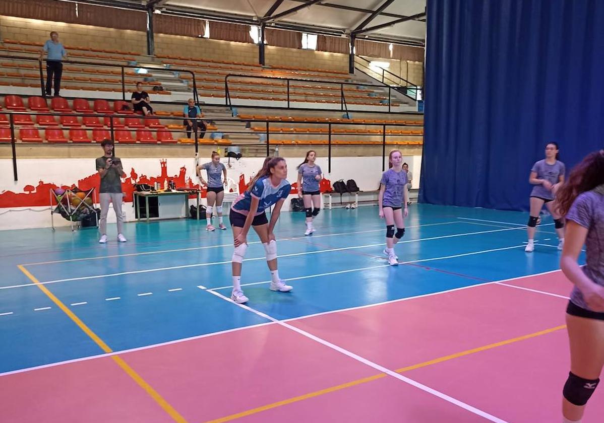 Alba Sánchez en la cancha de Arroyo de la Luz.