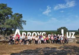 50 senderistas de Arroyo de la Luz disfrutaron de una ruta por la dehesa