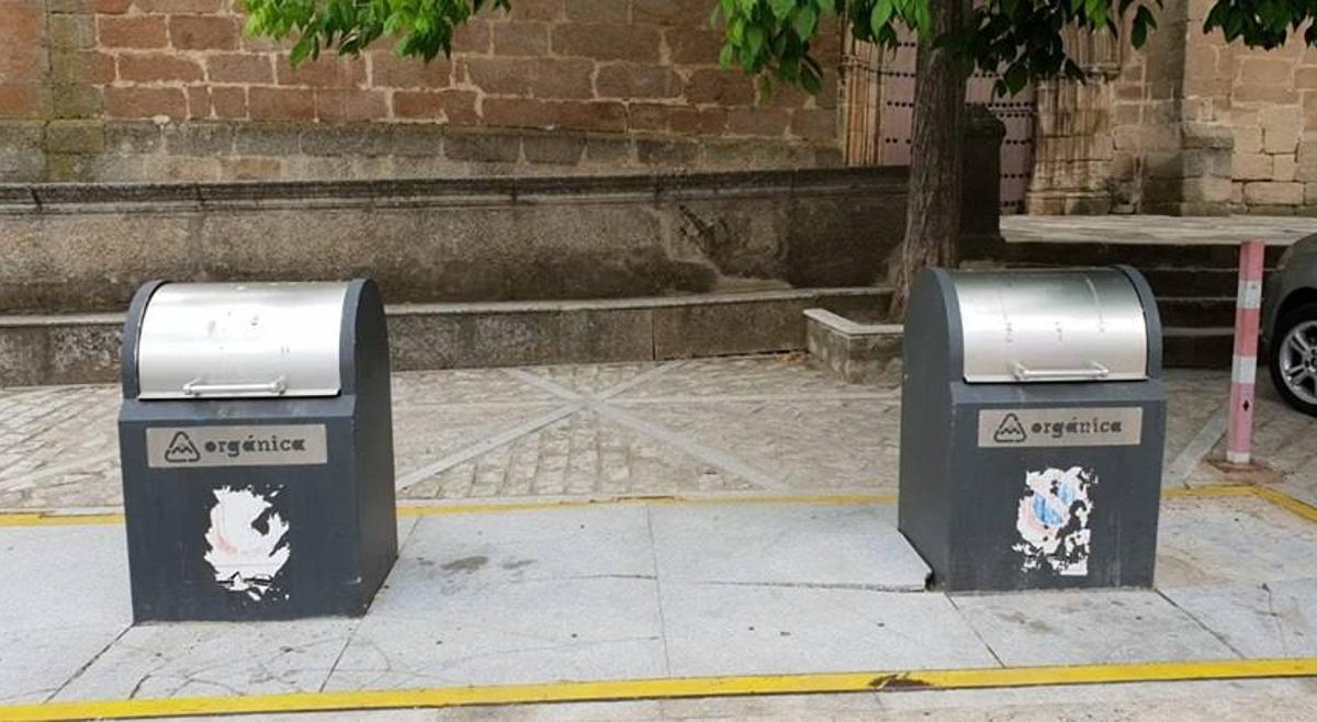 Una de las paradas de basura de la localidad.