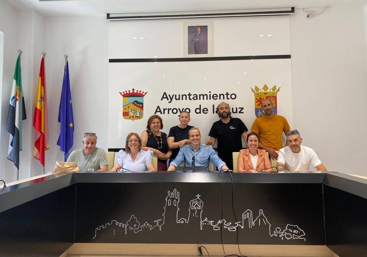 Los 9 concejales del Equipo de Gobierno durante una reunión de grupo.