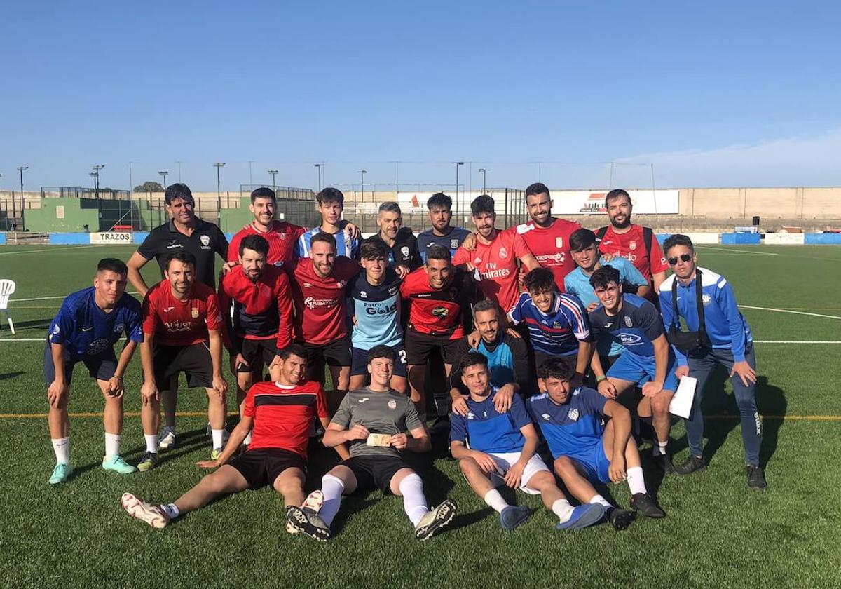 Primer y segundo clasificado del torneo tras la entrega de premios.