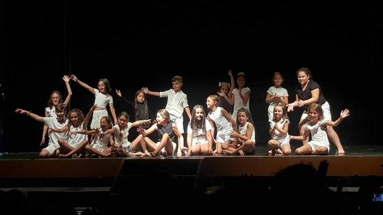 22 pequeños ponen en pie el Cine-Teatro con su representación de 'El viaje de Ulises'