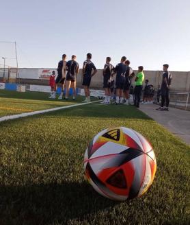 Imagen secundaria 2 - El Arroyo CP comienza los entrenamientos