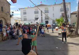 Rotura de pucheros durante el Día de los Olleros.