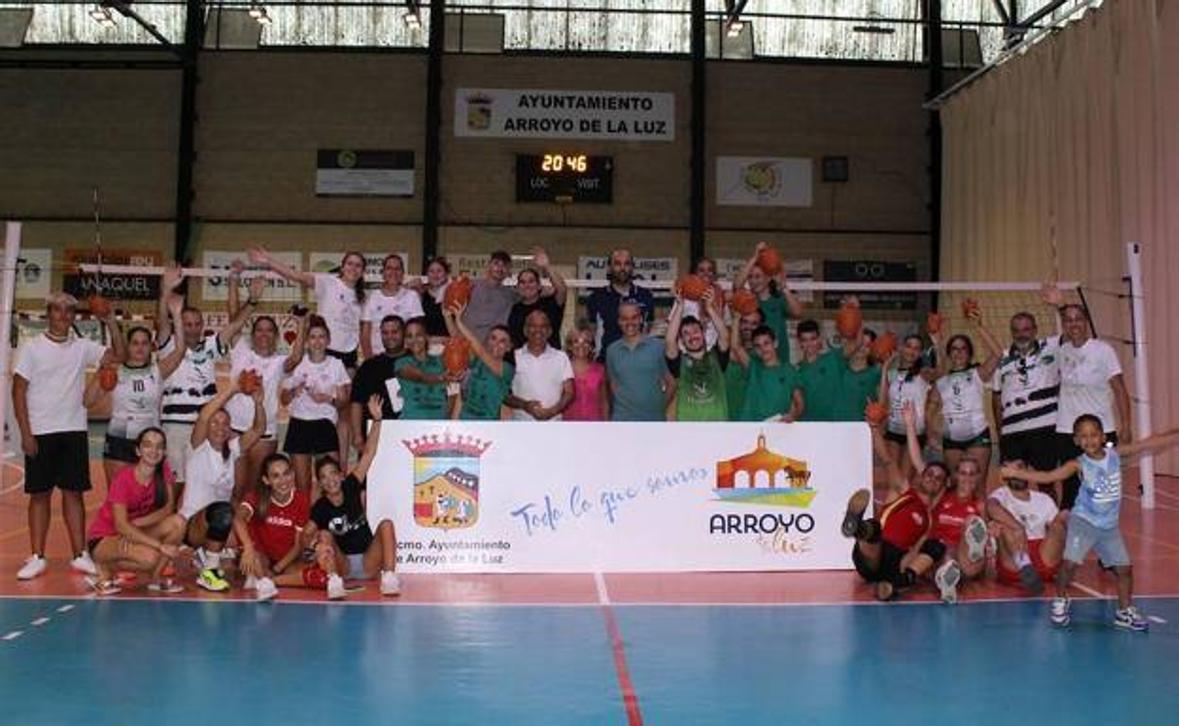 Imagen de archivo. Fotografía de familia tras la entrega de premios la pasada edición.