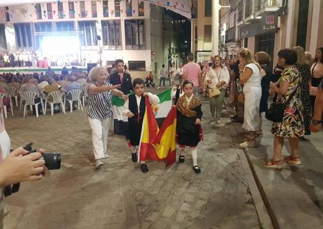 Imagen secundaria 1 - Justo Andrés Chaves, a título póstumo, y el proyecto 'La Luz del Divino' reciben la Medalla de Arroyo de la Luz
