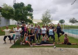 20 mujeres han participado en las sesiones de yoga con Nieves Fresneda