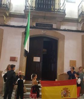 Imagen secundaria 2 - Justo Andrés Chaves, a título póstumo, y el proyecto &#039;La Luz del Divino&#039; reciben la Medalla de Arroyo de la Luz