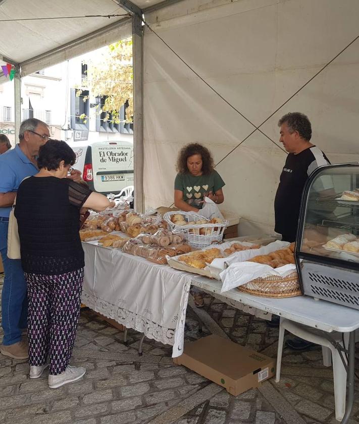 Imagen secundaria 2 - Gran asistencia a la VI Feria Agroalimentaria de Arroyo de la Luz