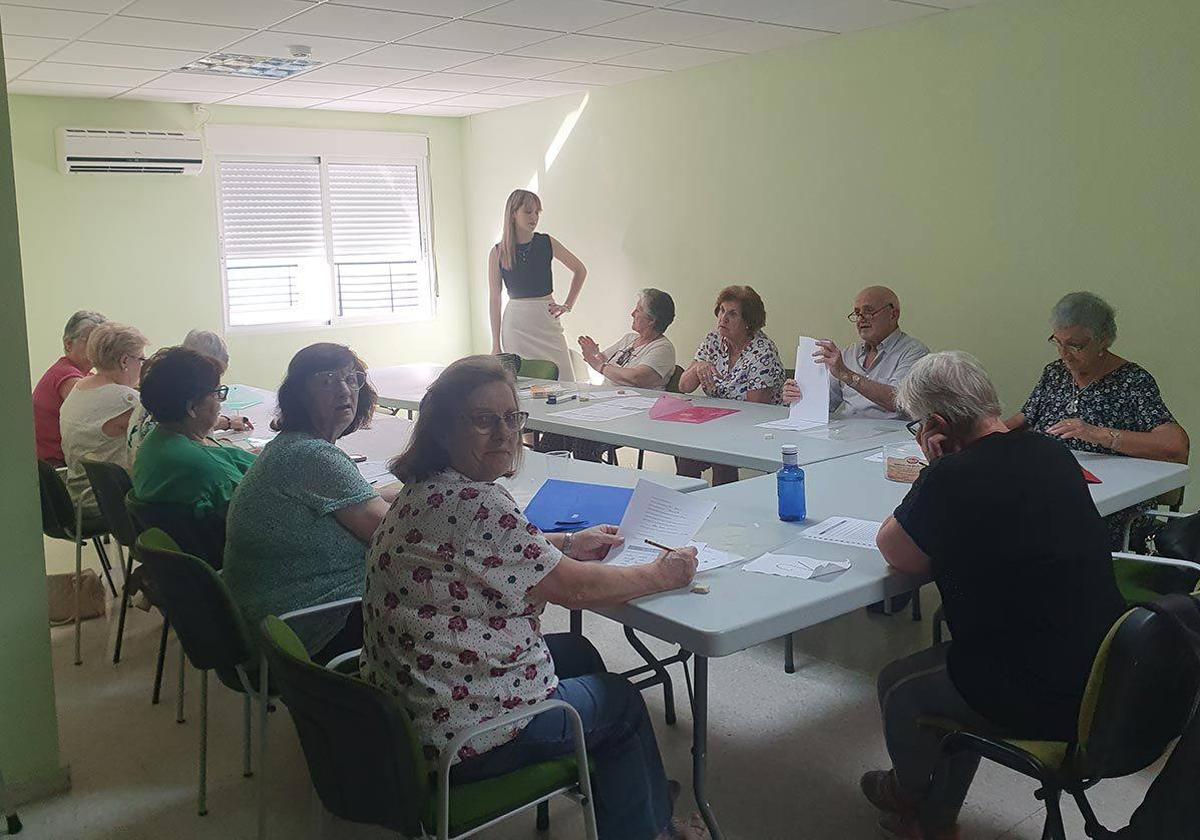 La Universidad Popular acoge un taller para ejercitar y mantener la memoria en personas mayores